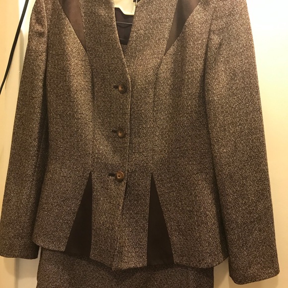 Suits - Picture 7 of 15